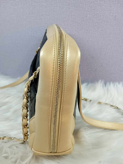 CHANEL Chain Shoulder Bag