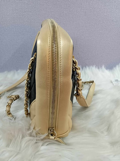 CHANEL Chain Shoulder Bag