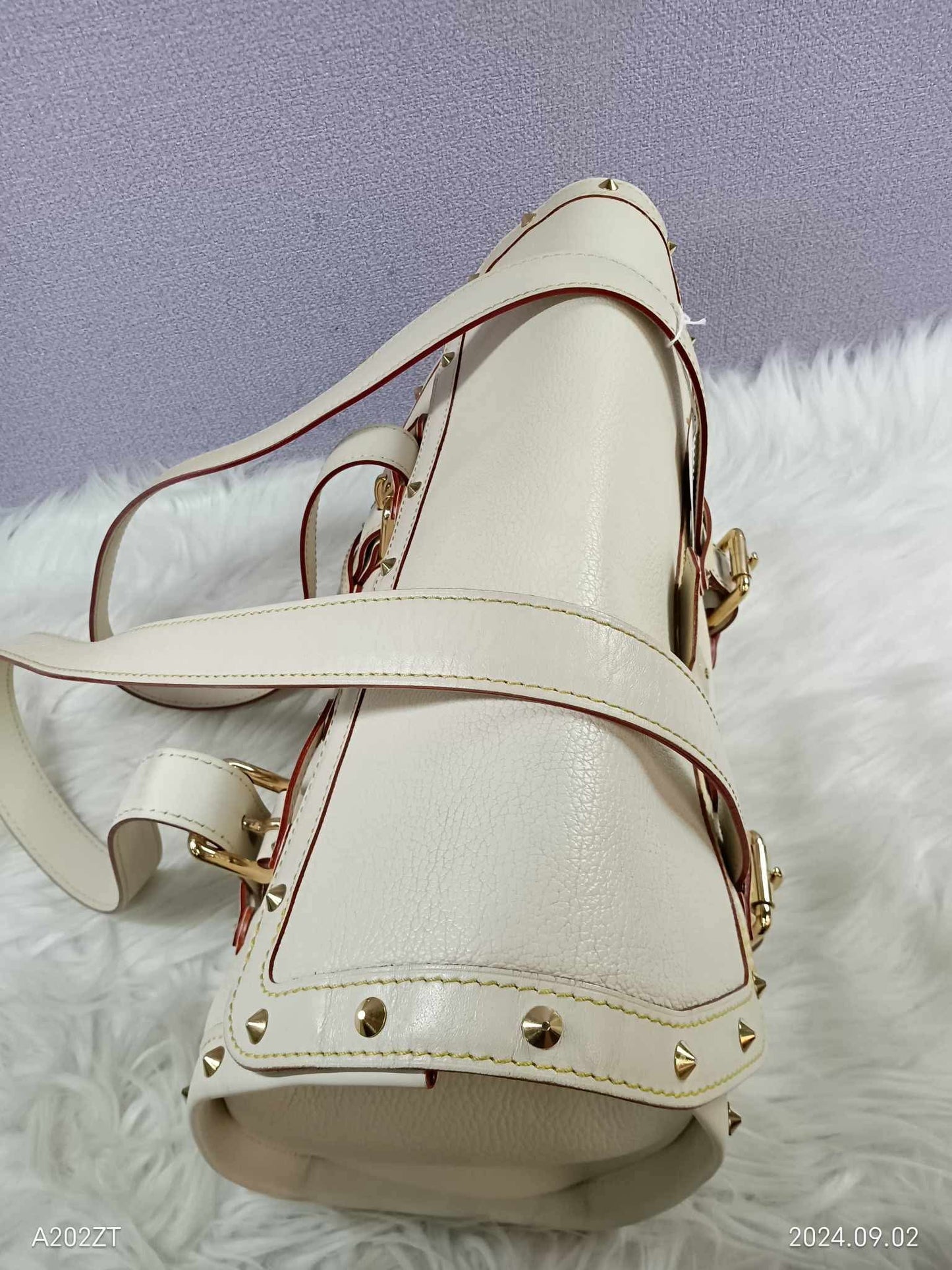 LOUIS VUITTON Suhali Epanoui GM