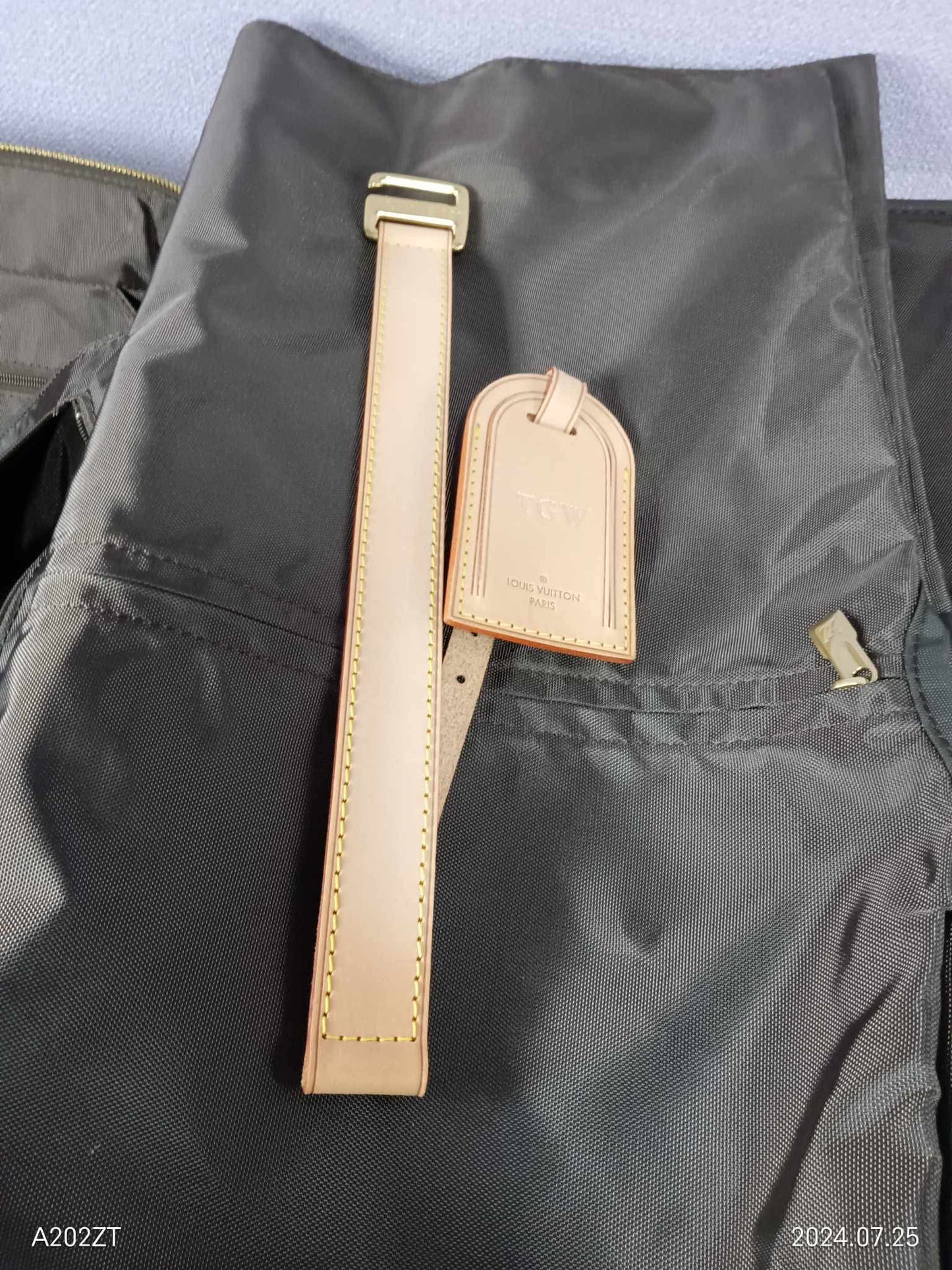 LOUIS VUITTON  Monogram Pegase 50