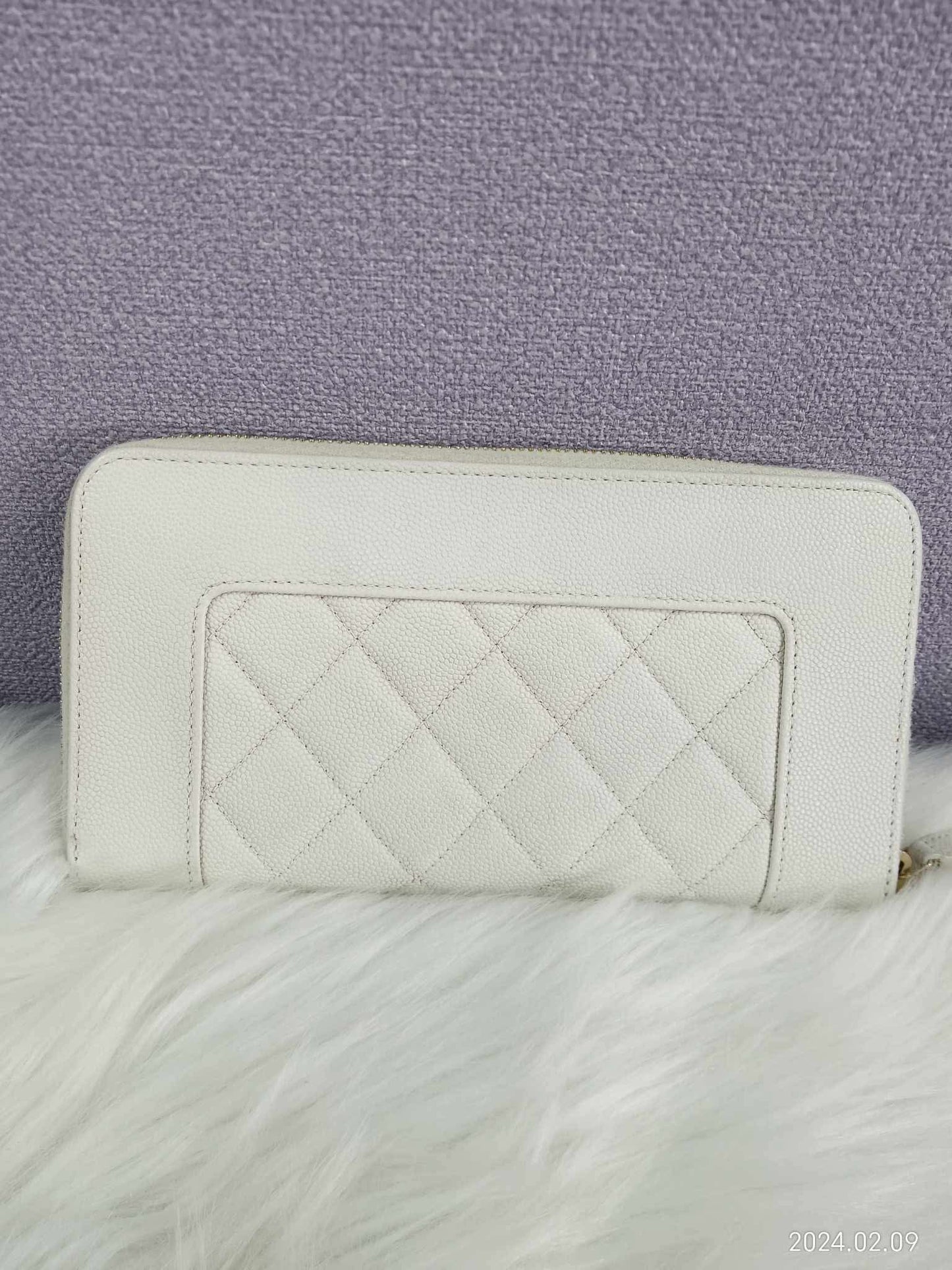 CHANEL Caviar Zippy Wallet