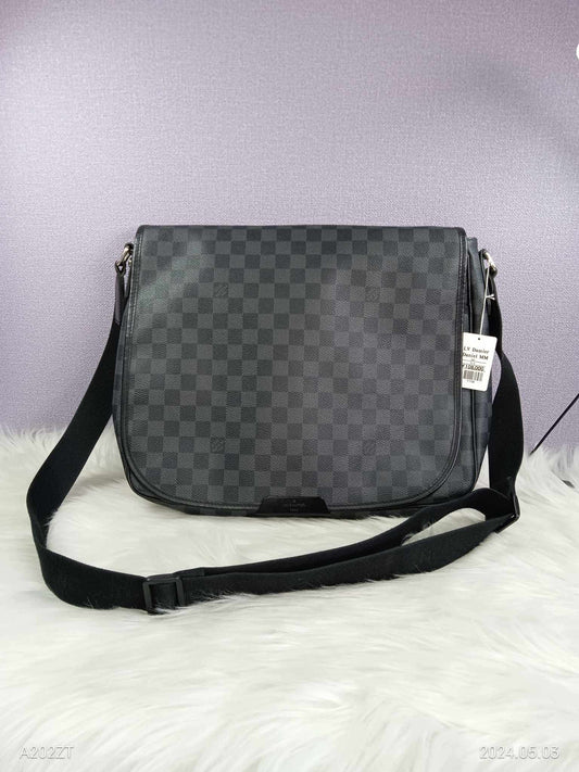 LOUIS VUITTON Damier Graphite Daniel MM