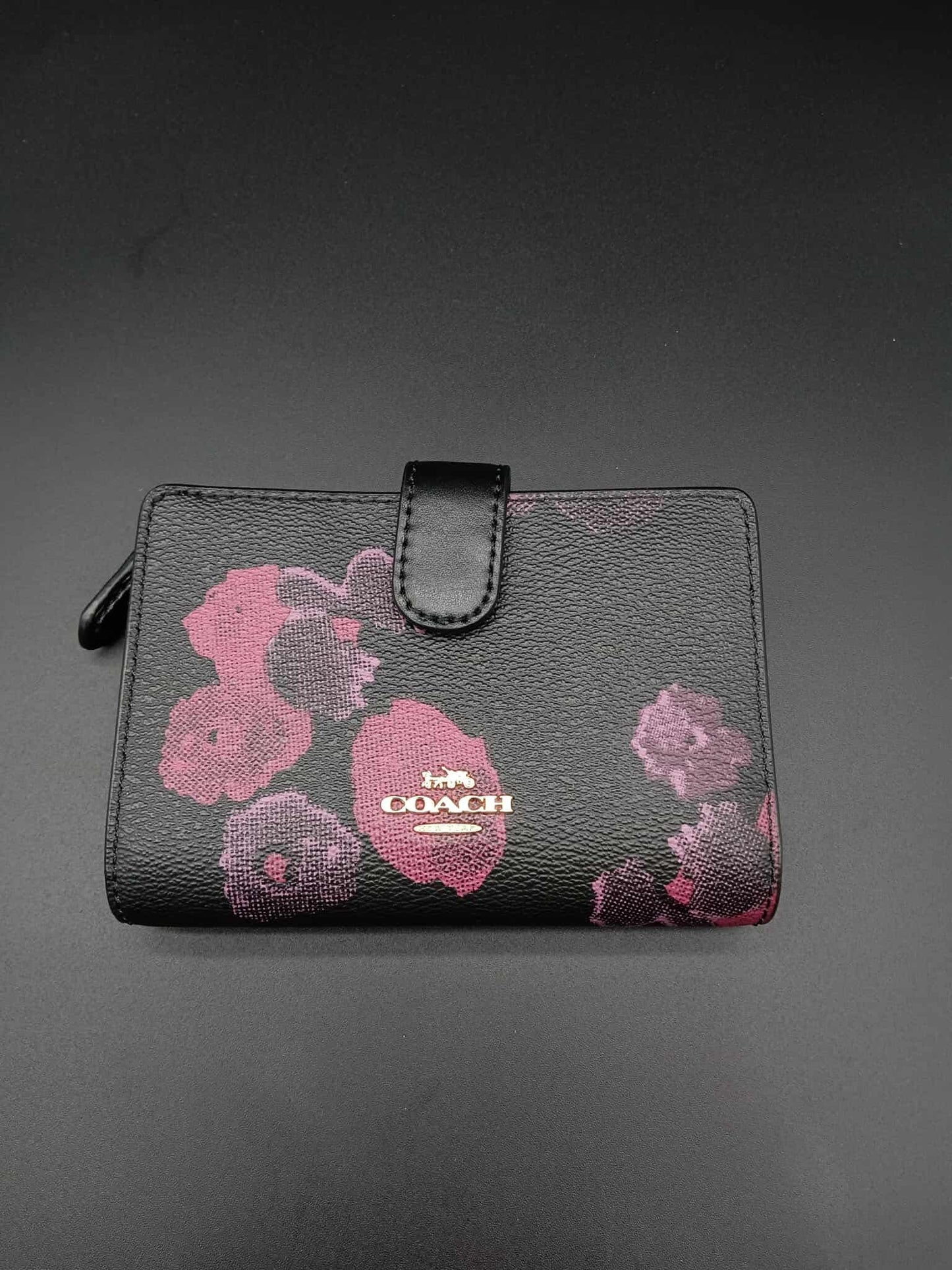 COACH Corner Zip Medium Wallet