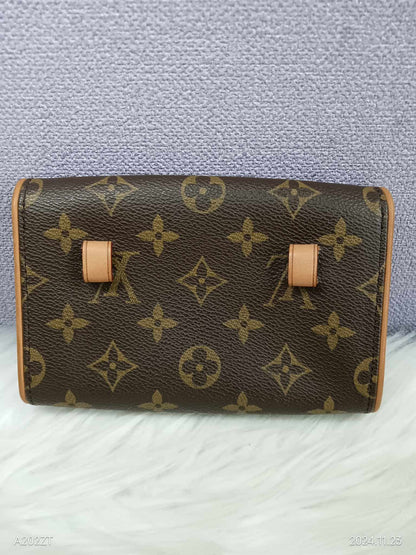 LOUIS VUITTON Monogram Pochette Florentine