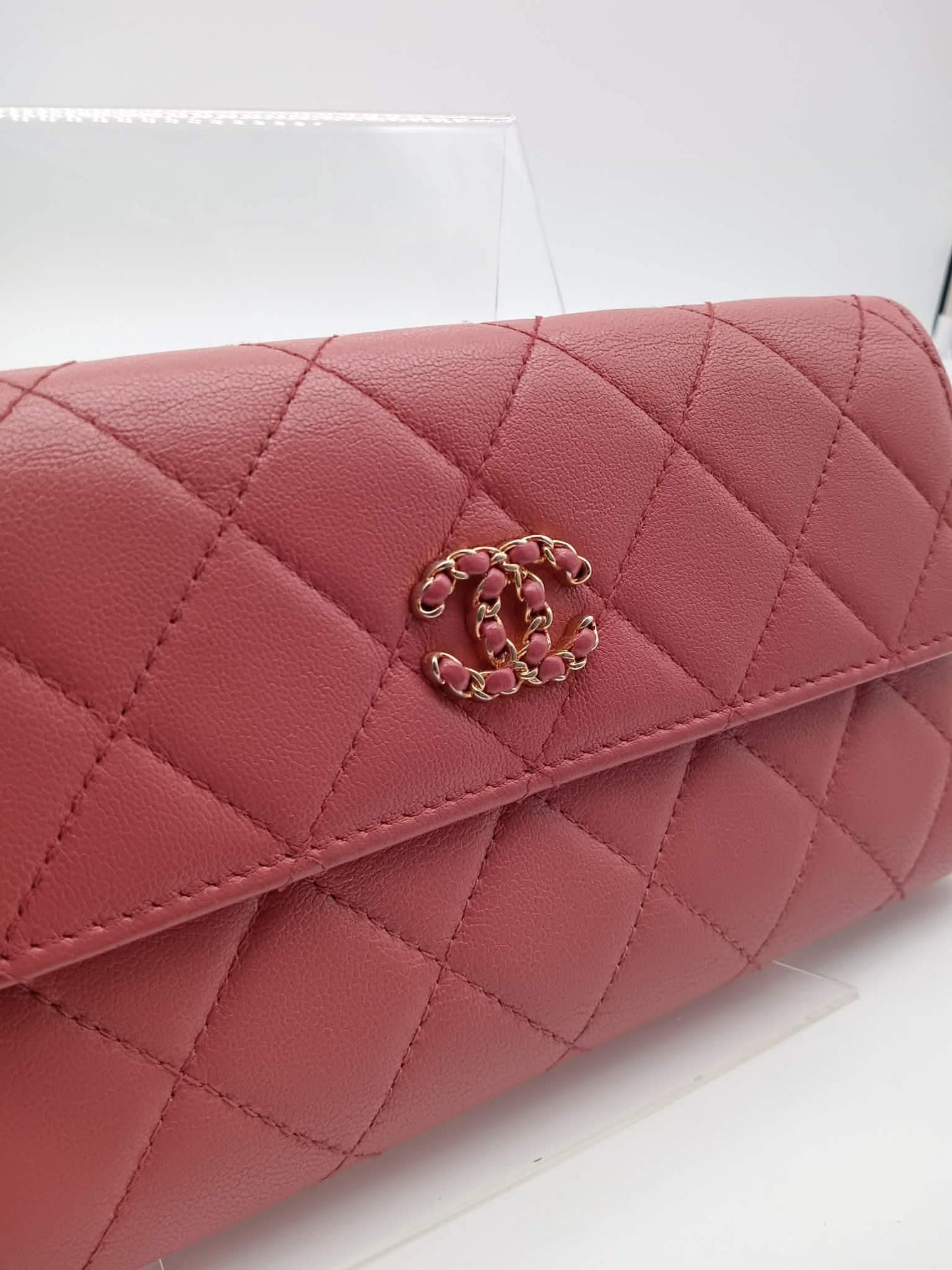 CHANEL 19 Bi-Fold Long Wallet