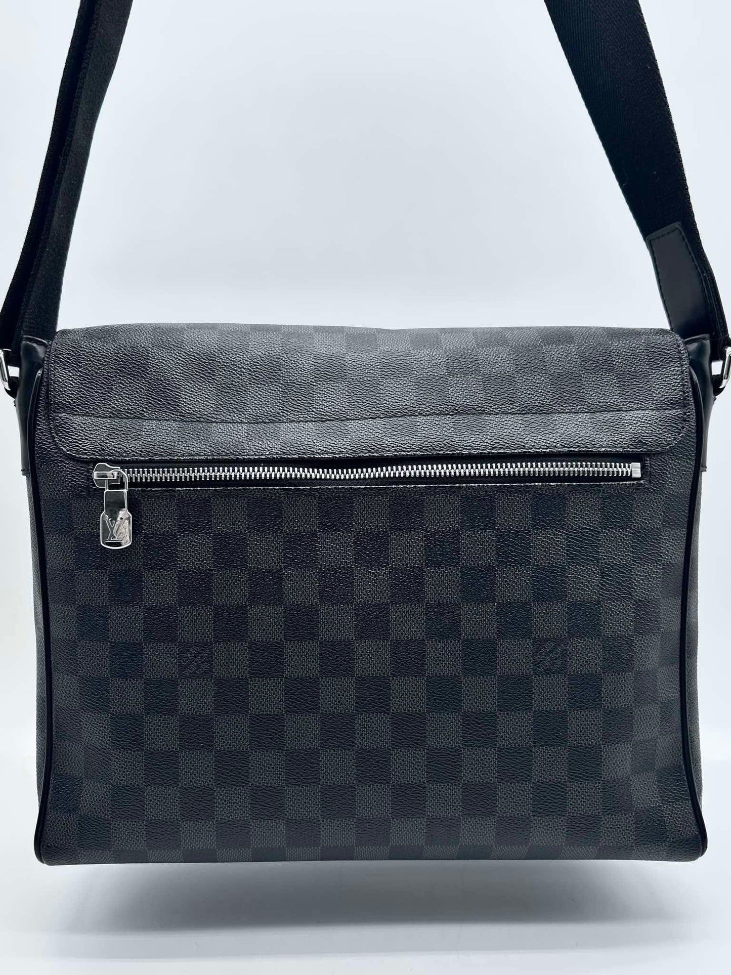 LOUIS VUITTON Damier Graphite District Messenger Bag