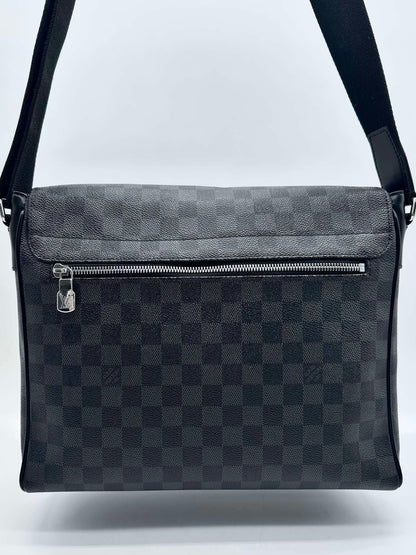 LOUIS VUITTON Damier Graphite District Messenger Bag