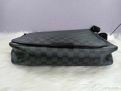 LOUIS VUITTON Damier Graphite Daniel MM