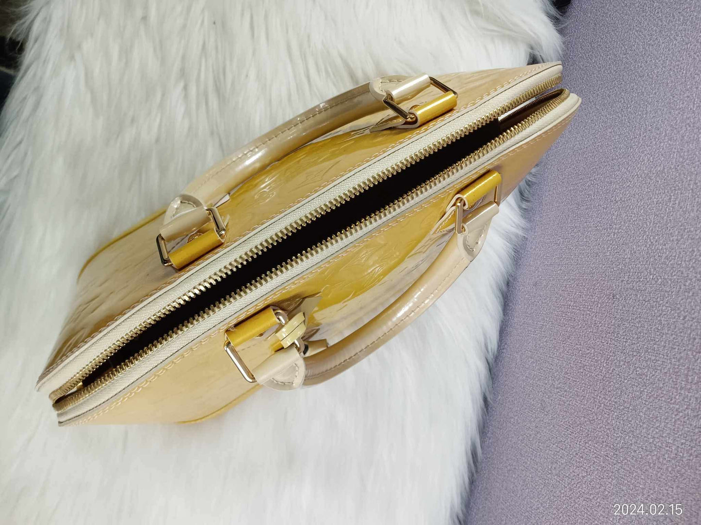 LOUIS VUITTON Vernis Alma PM