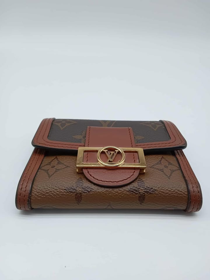 LOUIS VUITTON Monogram Reverse Dauphine Trifold Wallet