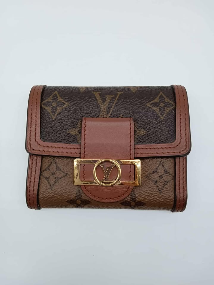 LOUIS VUITTON Monogram Reverse Dauphine Trifold Wallet