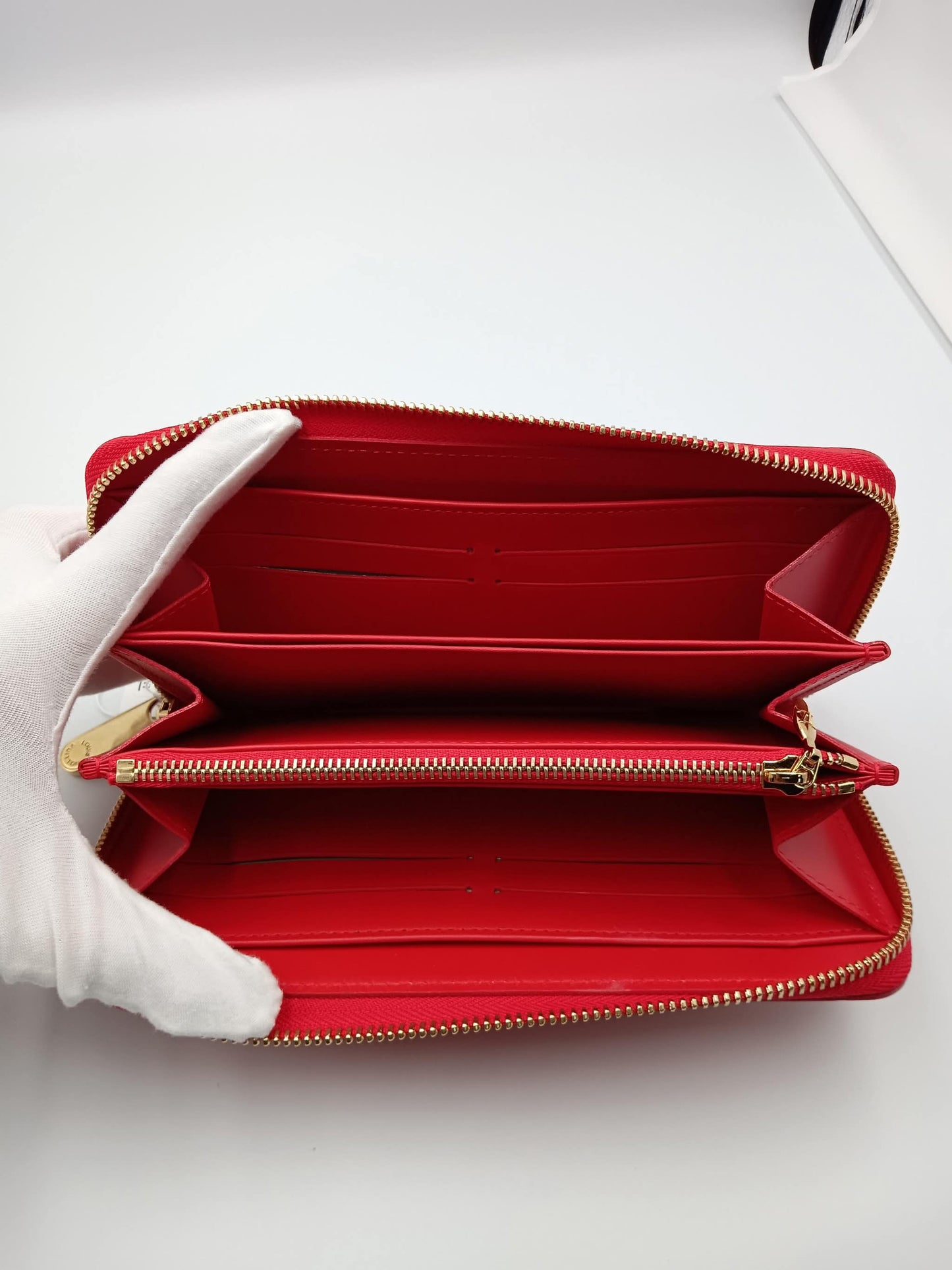 LOUIS VUITTON Vernis Zippy Wallet