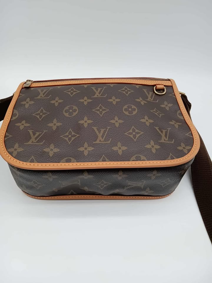 LOUIS VUITTON Monogram Bosphore Messenger Bag