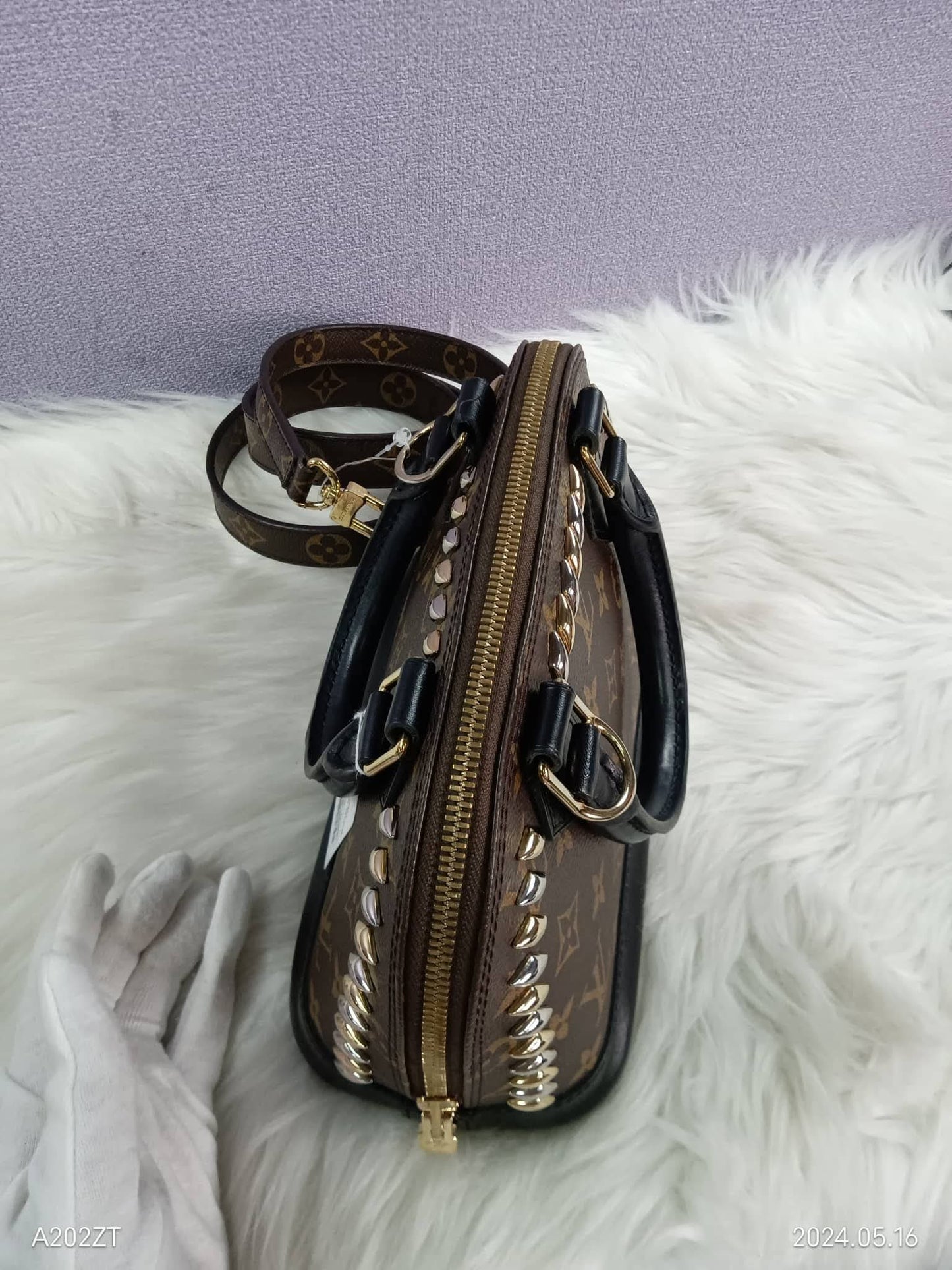 LOUIS VUITTON Monogram Alma BB Noir