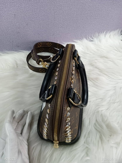 LOUIS VUITTON Monogram Alma BB Noir