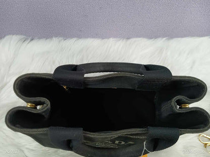 PRADA Canapa
