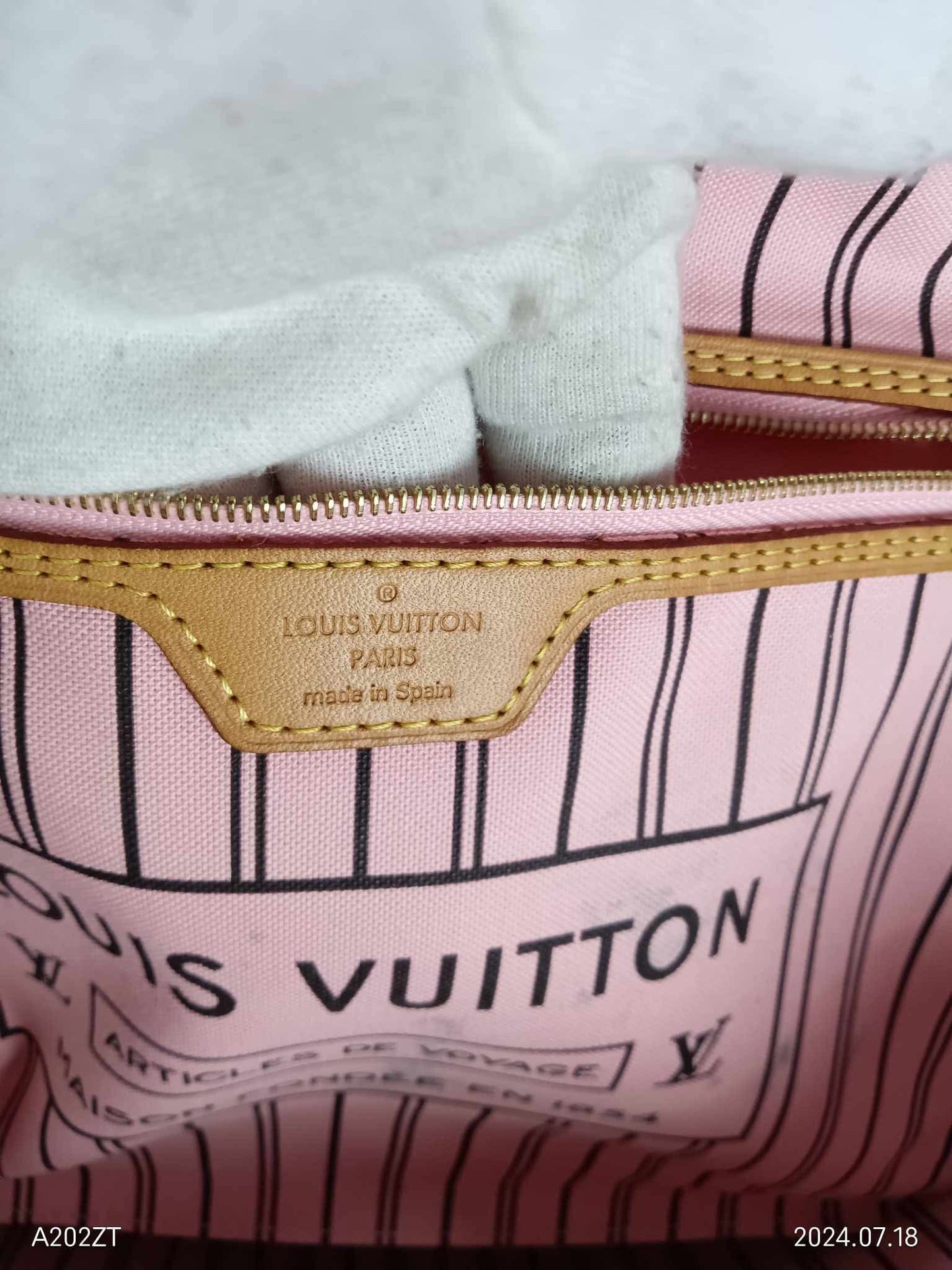 LOUIS VUITTON  Monogram Neverfull Jungle Dots