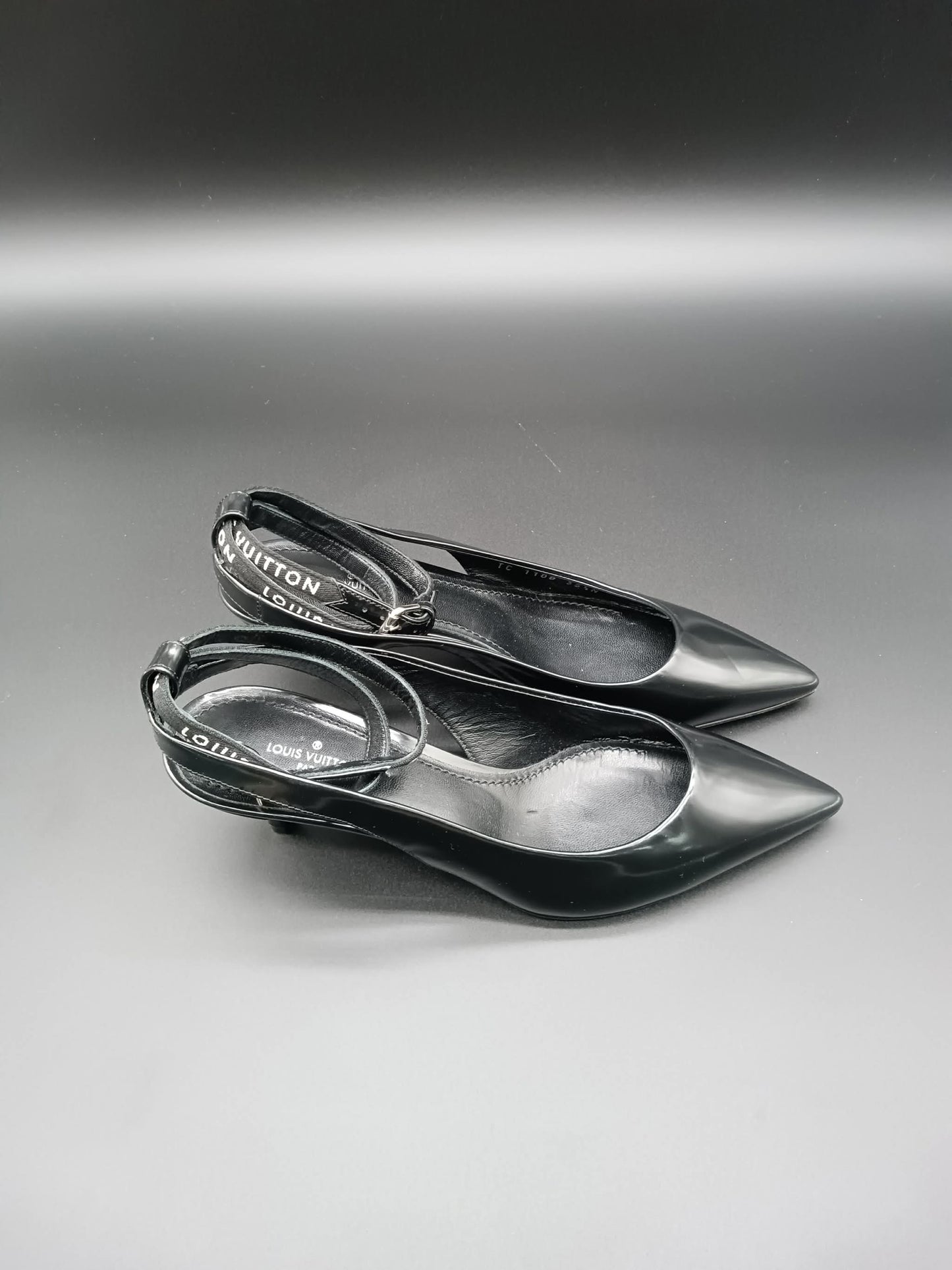 LOUIS VUITTON Slingback Pump