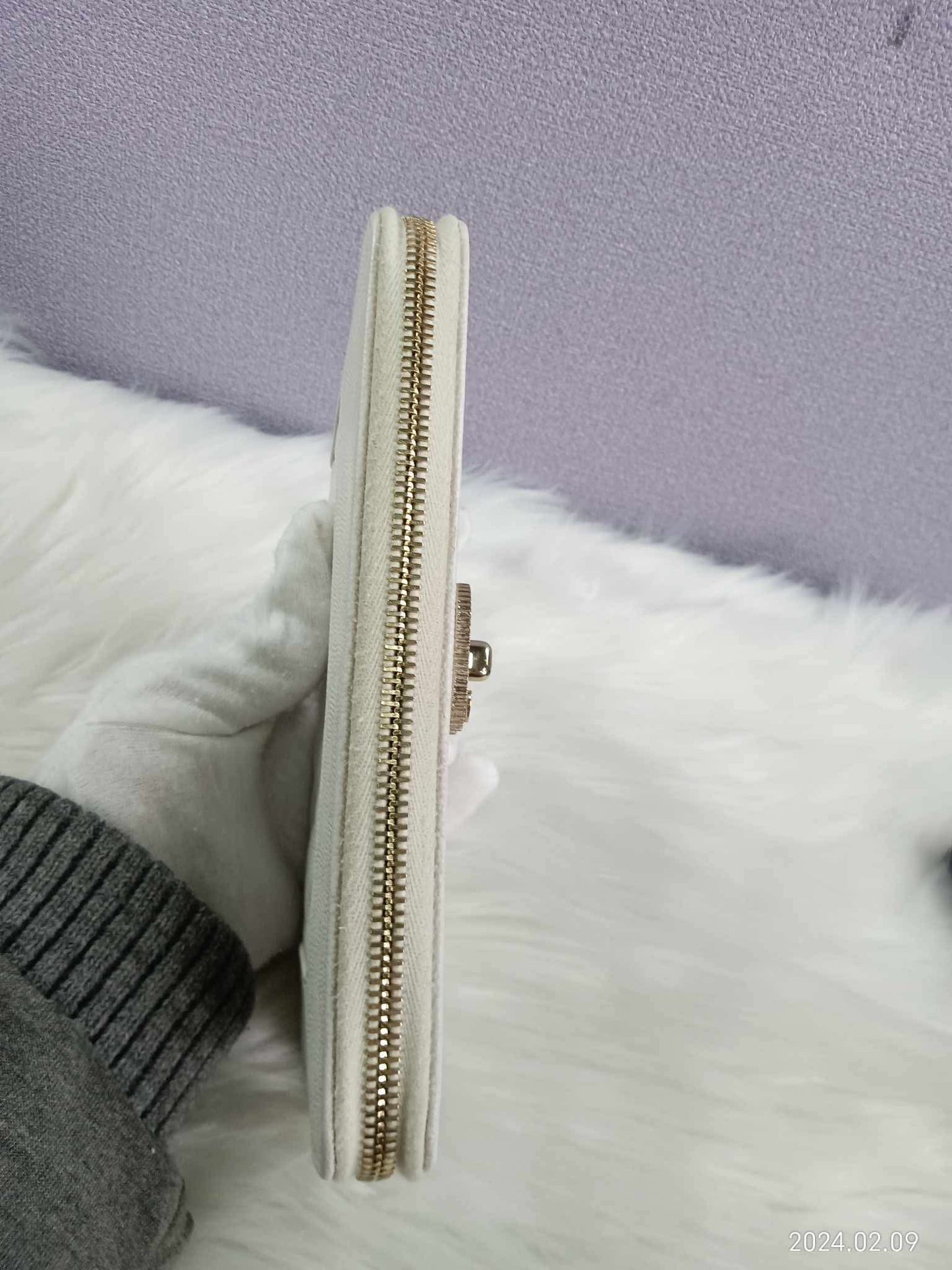 CHANEL Caviar Zippy Wallet