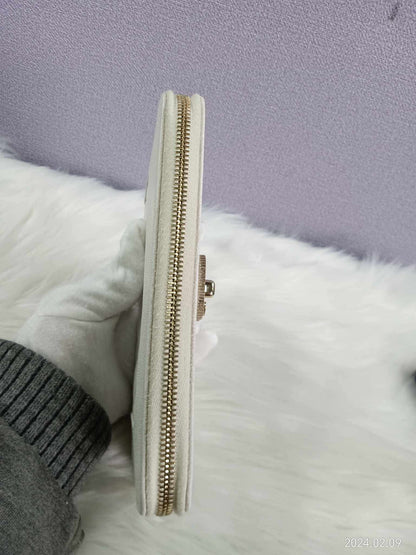 CHANEL Caviar Zippy Wallet