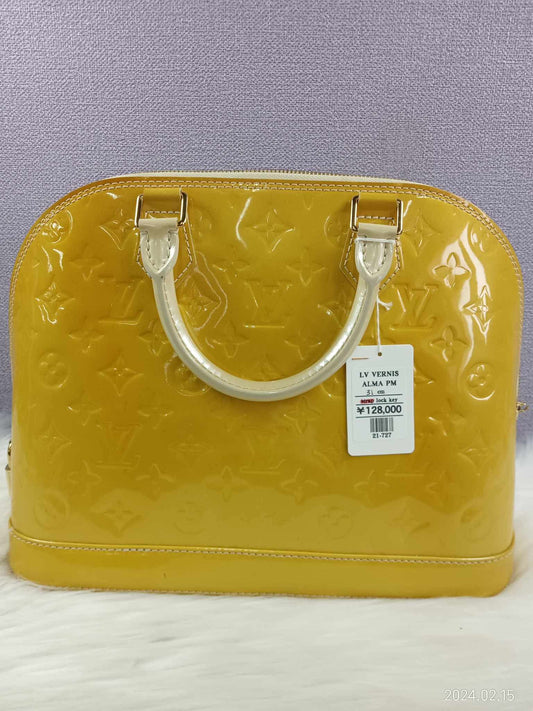 LOUIS VUITTON Vernis Alma PM