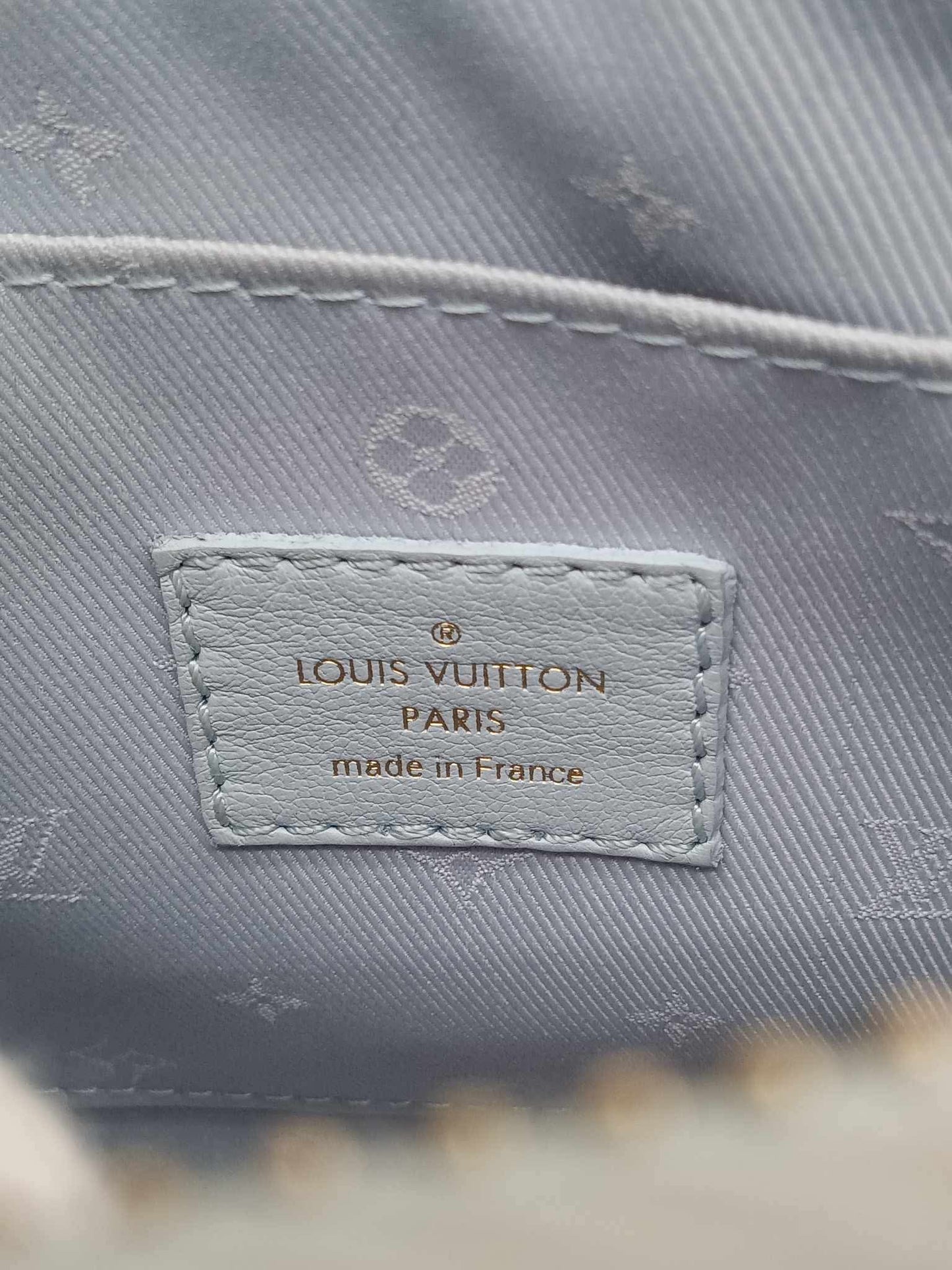 LOUIS VUITTON Over The Moon Bubblegram