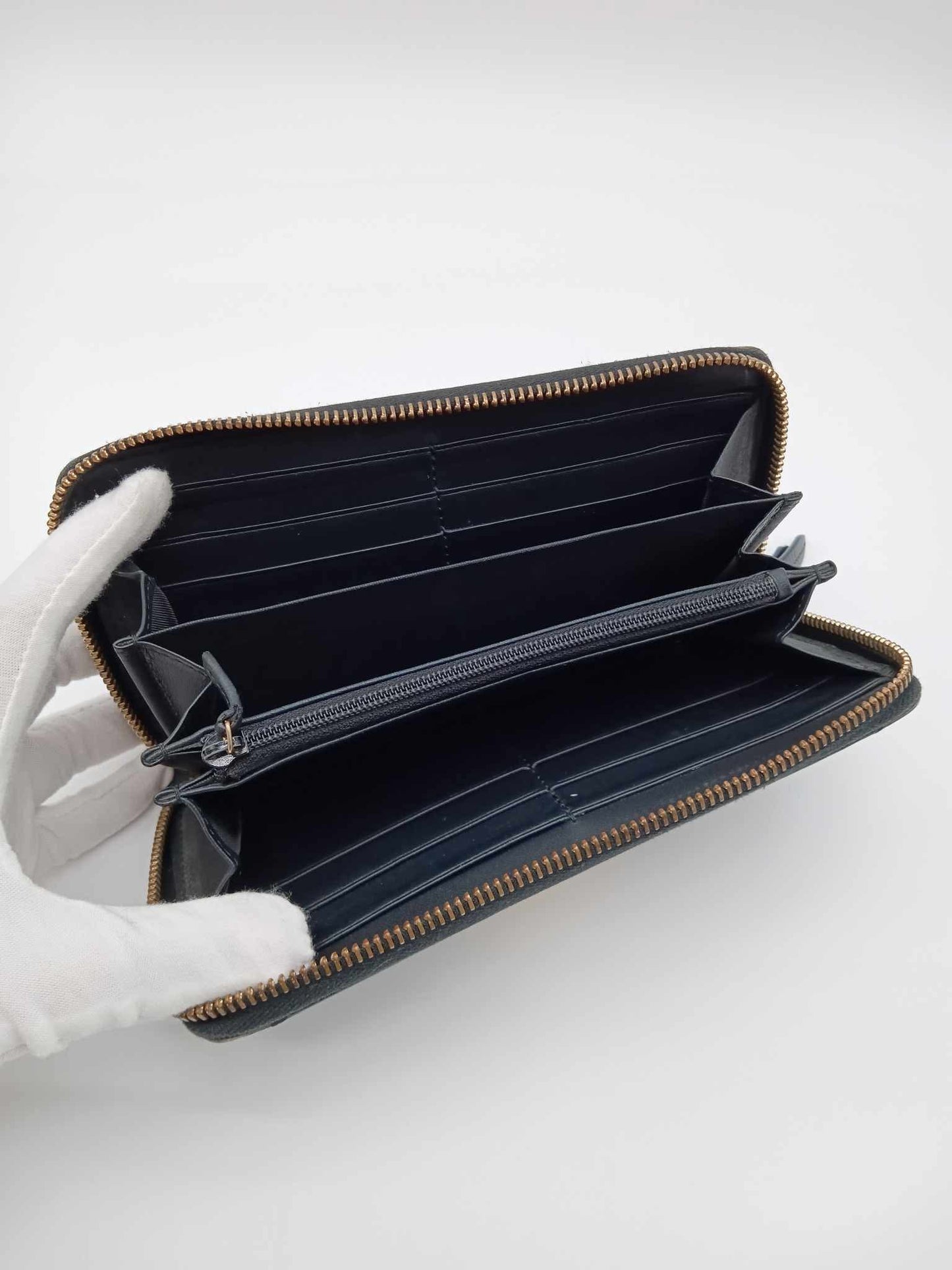GUCCI Zippy Wallet