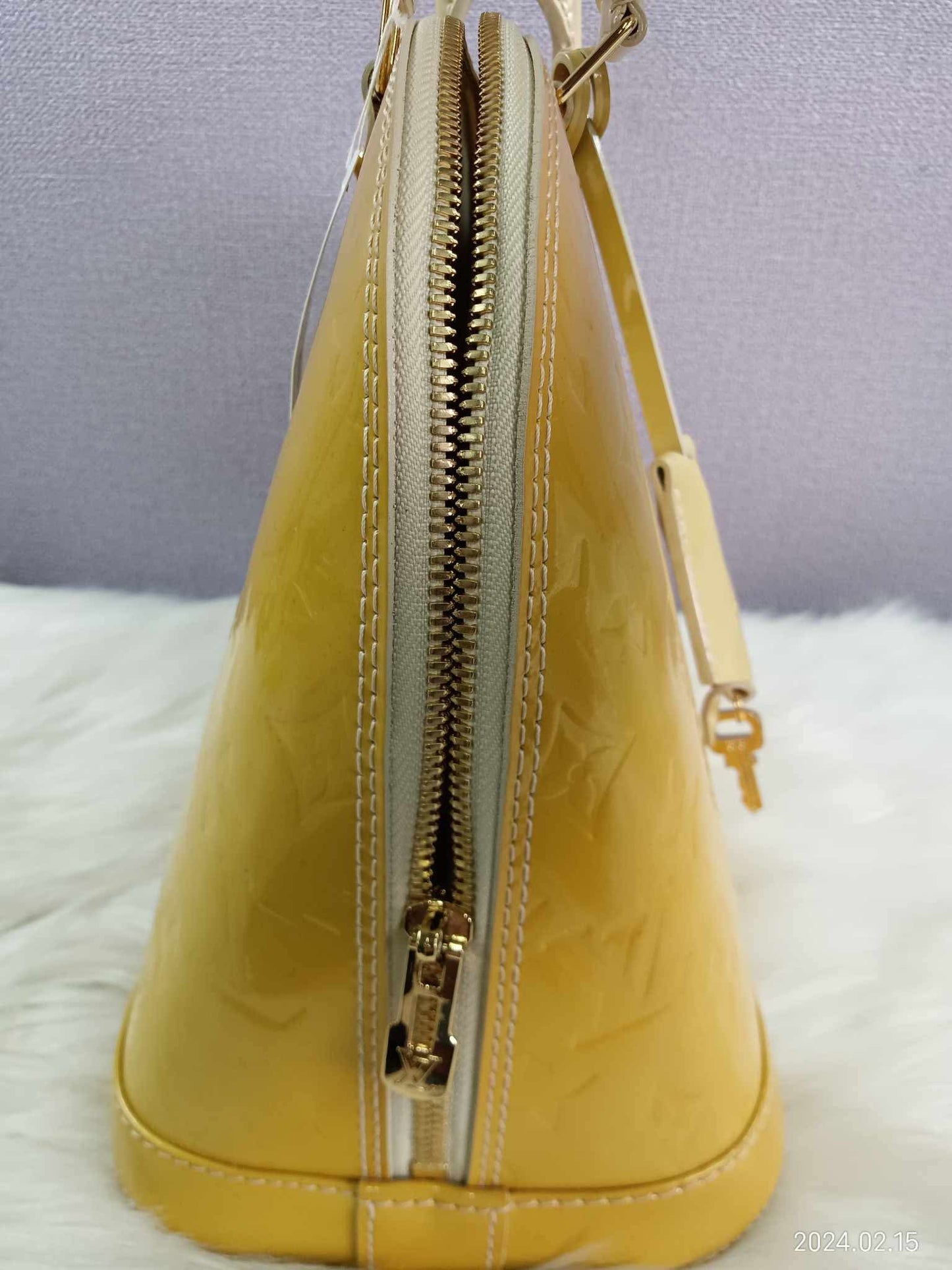 LOUIS VUITTON Vernis Alma PM