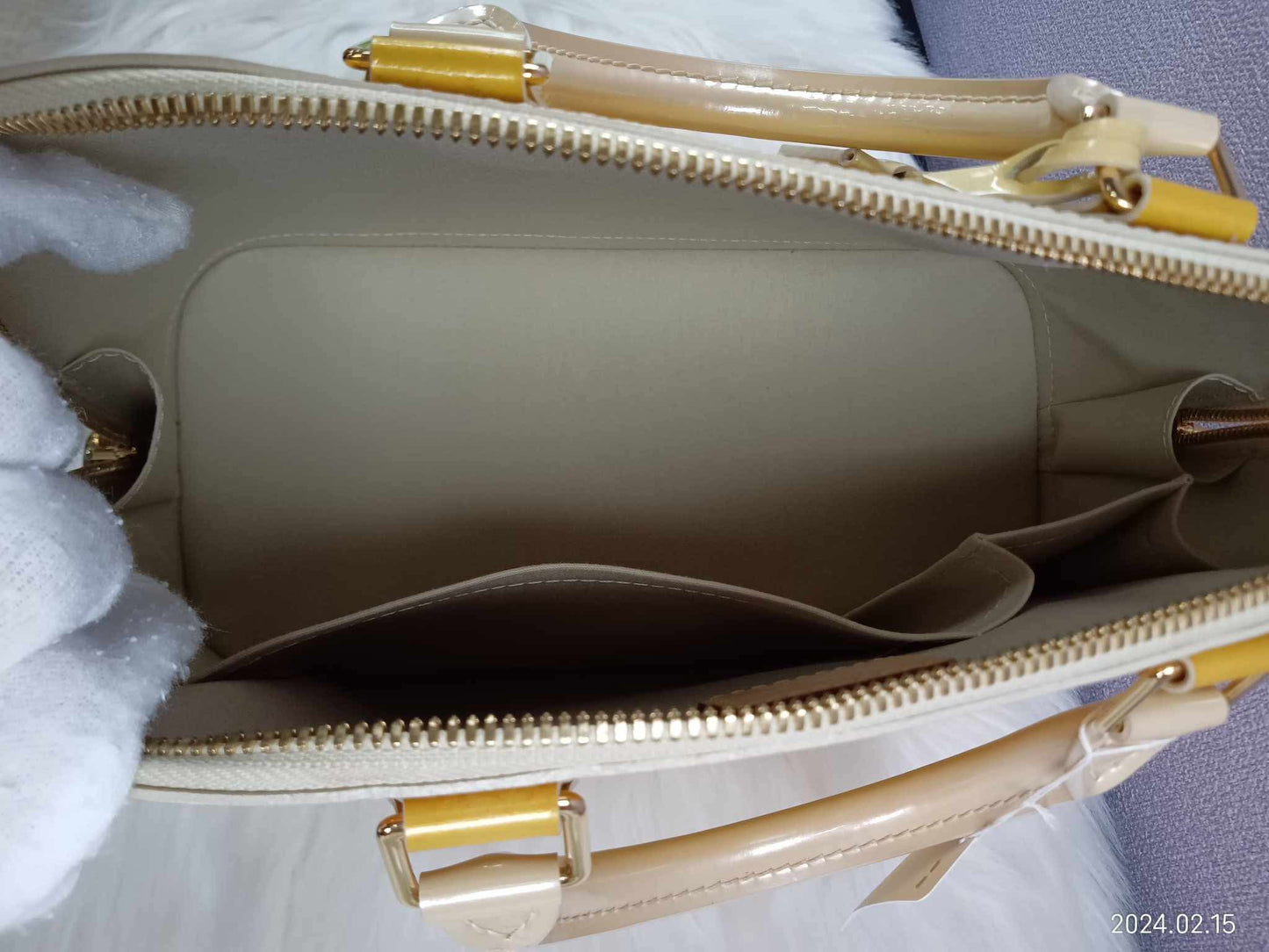 LOUIS VUITTON Vernis Alma PM