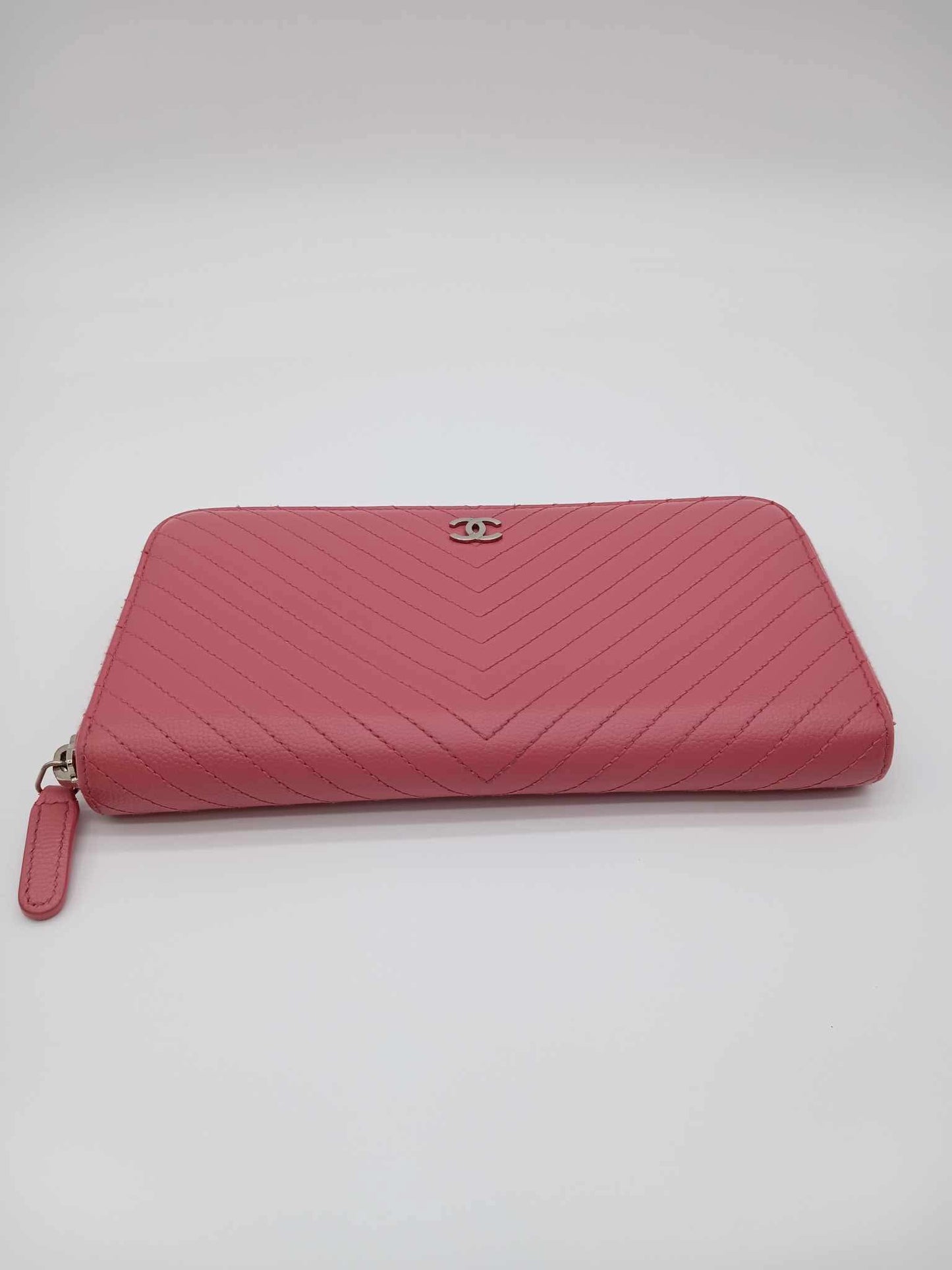 CHANEL Caviar Chevron Zippy Wallet
