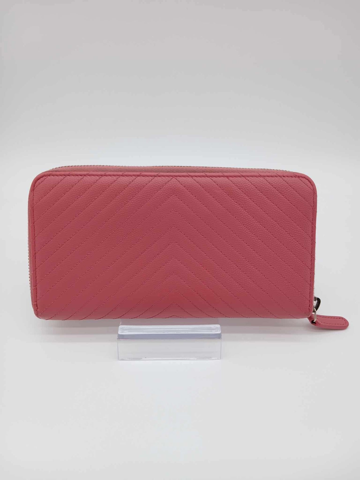 CHANEL Caviar Chevron Zippy Wallet