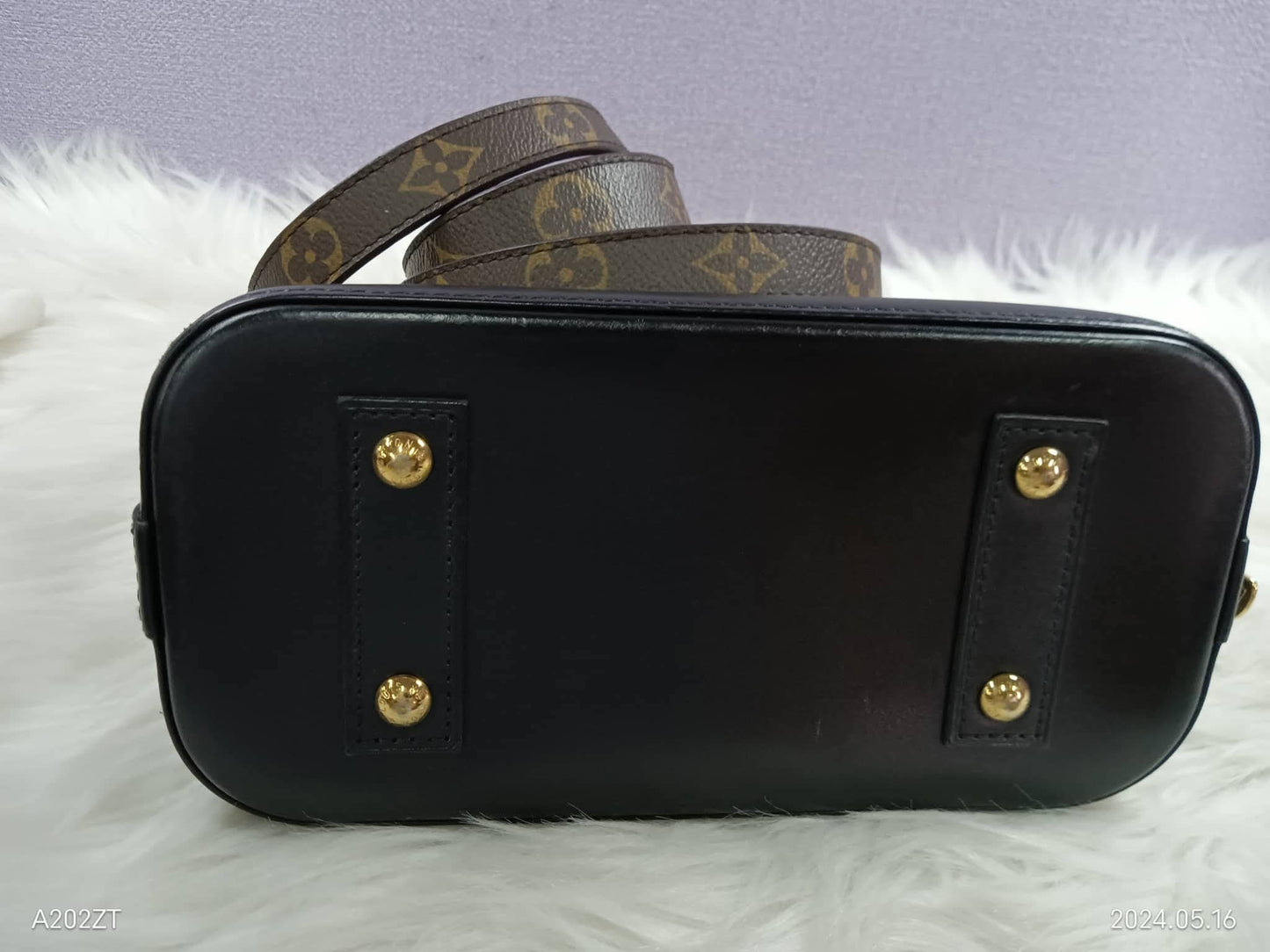 LOUIS VUITTON Monogram Alma BB Noir