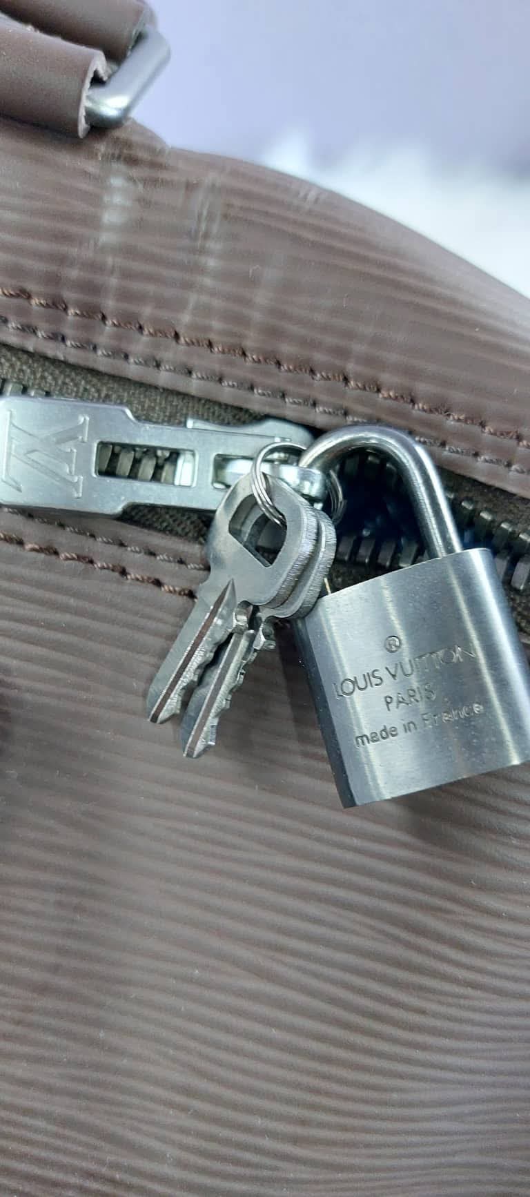 LOUIS VUITTON Epi Keepall 45