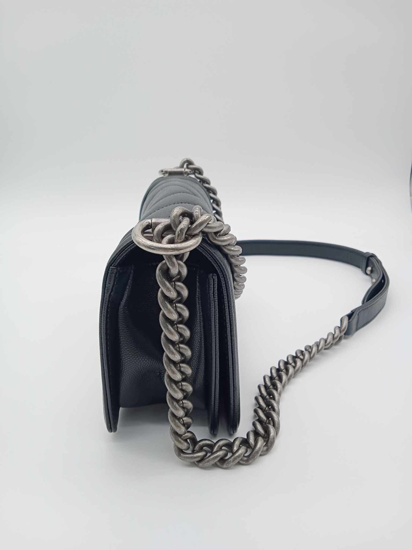 CHANEL Caviar V-Stitch Leboy