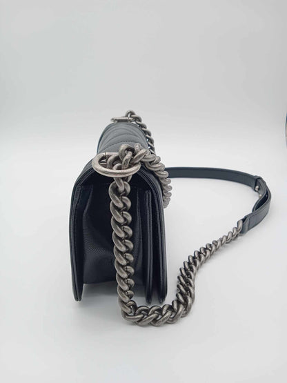 CHANEL Caviar V-Stitch Leboy