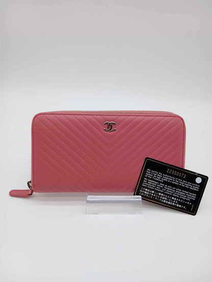 CHANEL Caviar Chevron Zippy Wallet