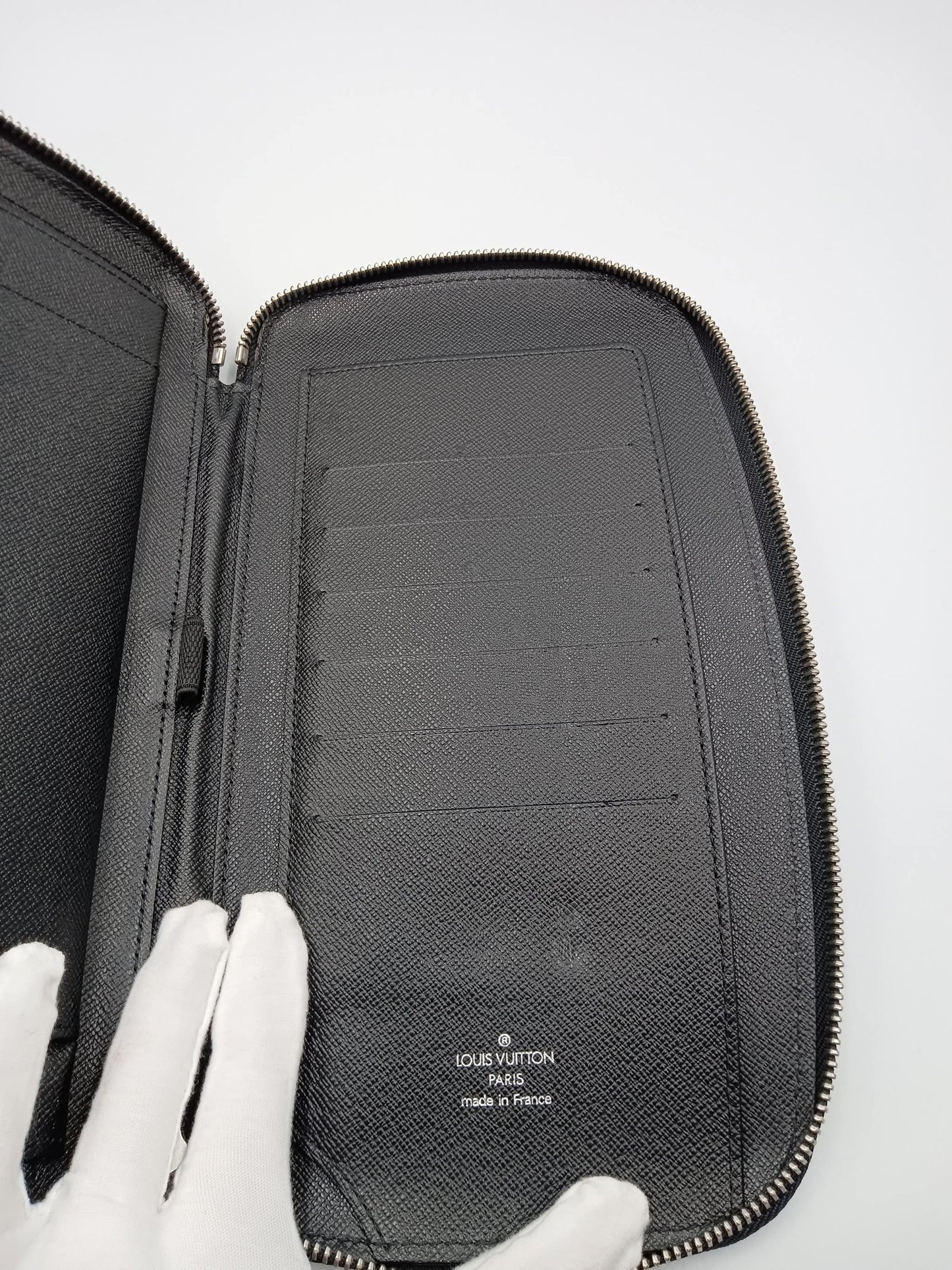 LOUIS VUITTON Taiga Leather Atoll Organizer