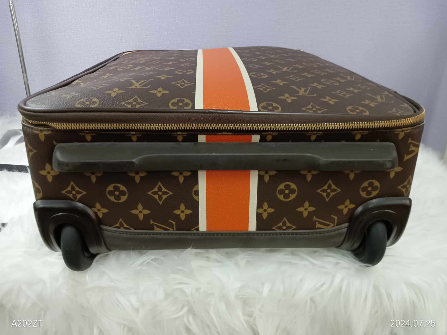 LOUIS VUITTON  Monogram Pegase 50