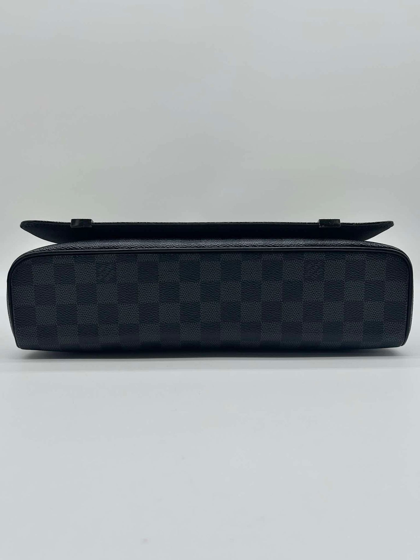 LOUIS VUITTON Damier Graphite District Messenger Bag