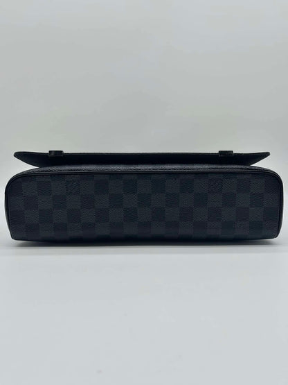 LOUIS VUITTON Damier Graphite District Messenger Bag