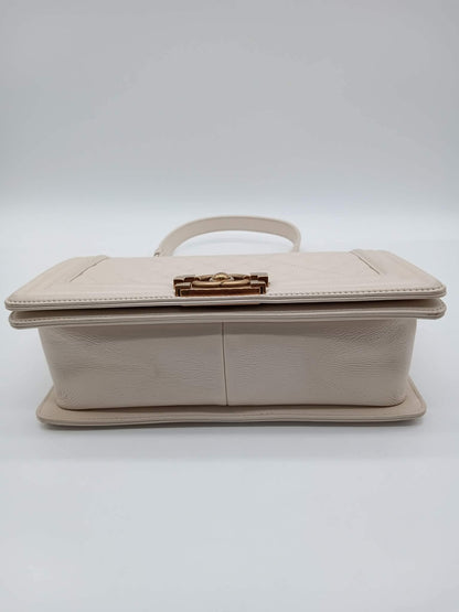 CHANEL Shiny Caviar Quilted Leboy