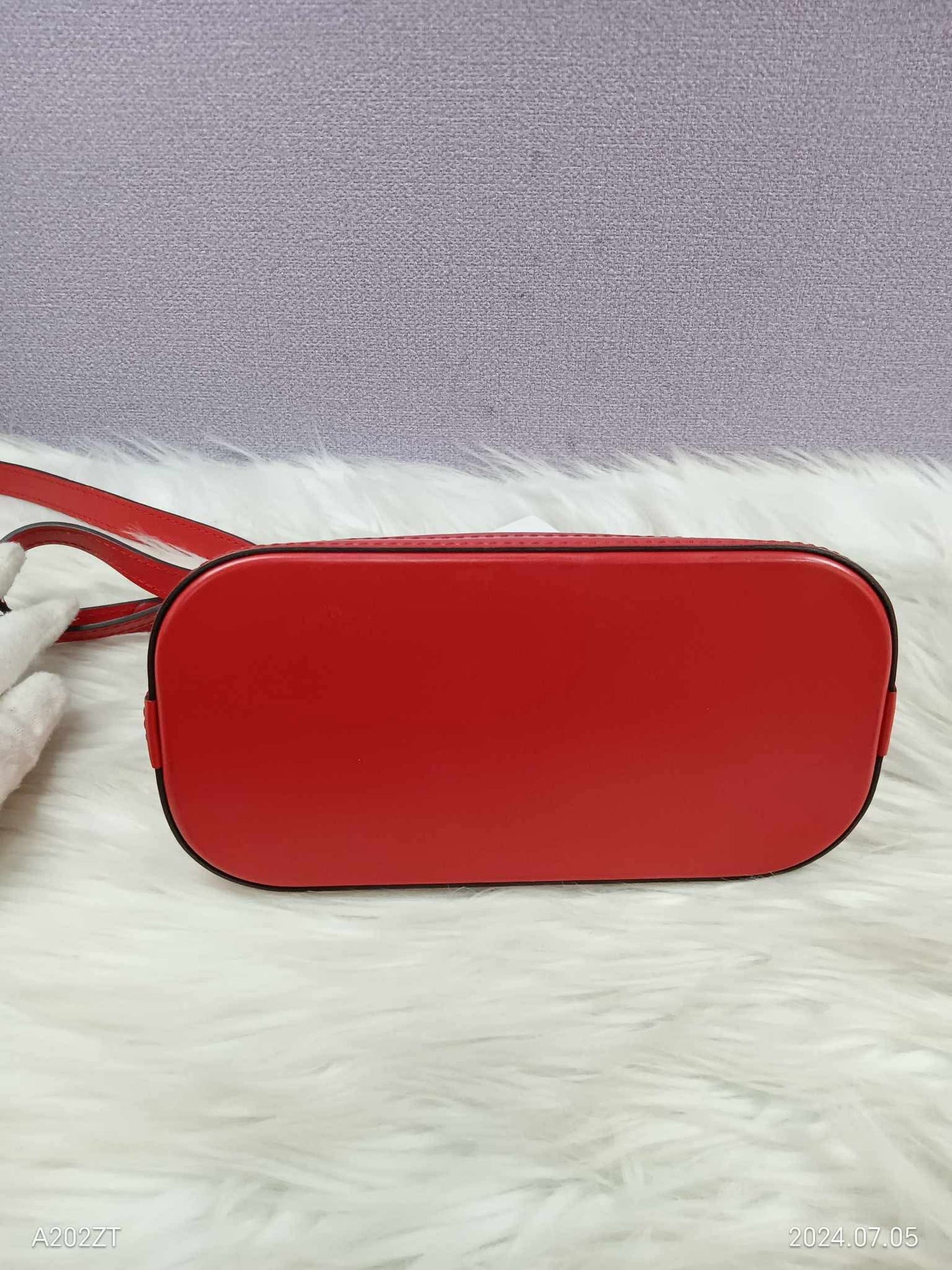 LOUIS VUITTON Epi Alma Mini