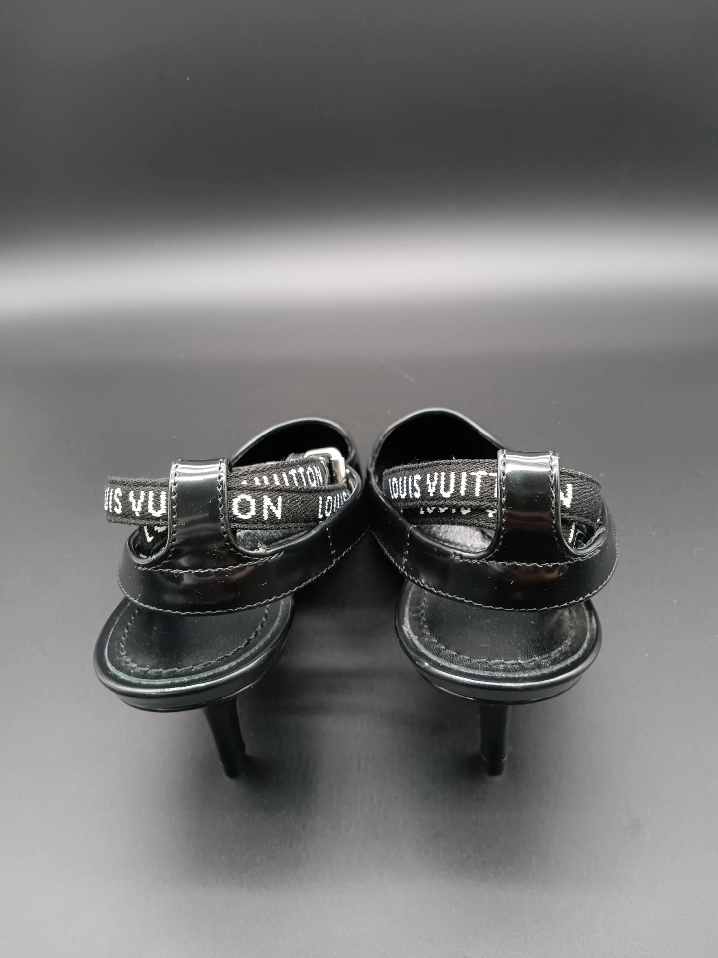 LOUIS VUITTON Slingback Pump