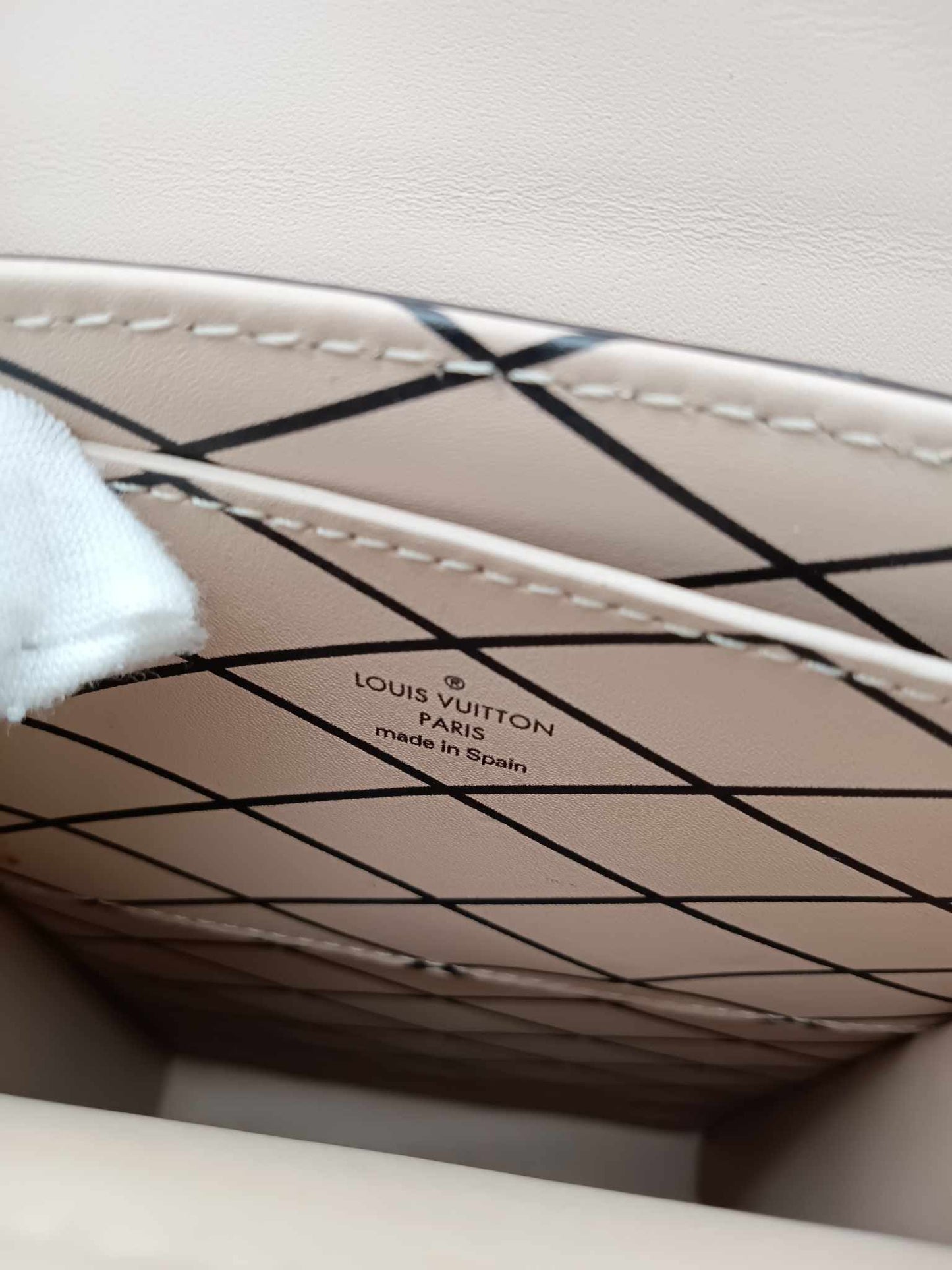 LOUYIS VUITTON Monogram Reverse Pochette Trunk Vertical
