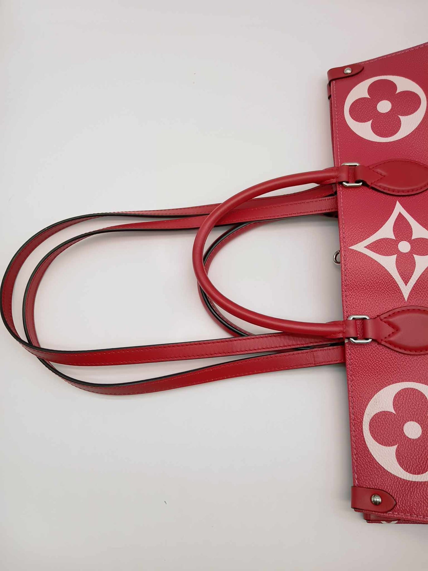 LOUIS VUITTON Escale On The Go GM