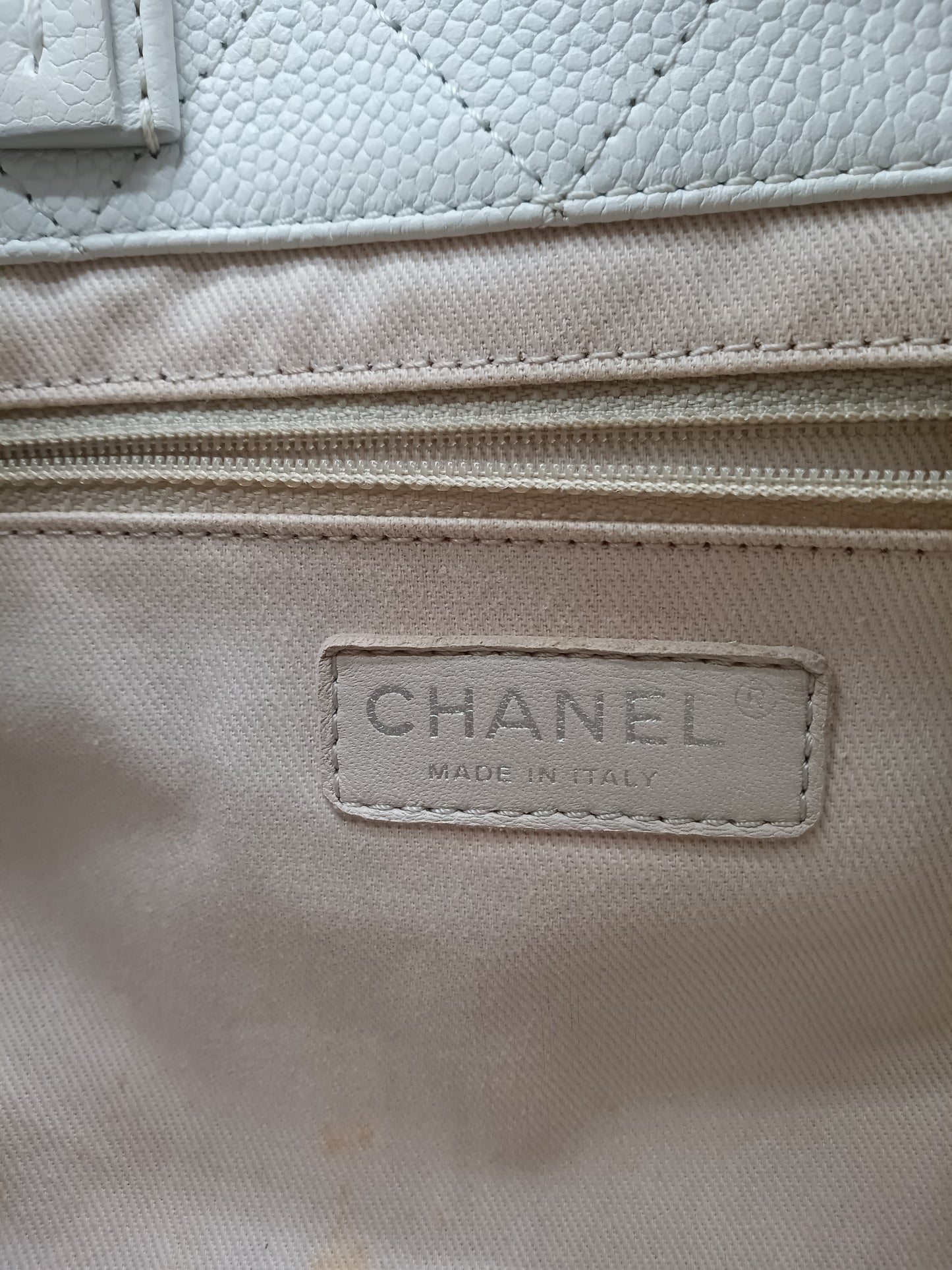 CHANEL Caviar Shoulder Bag