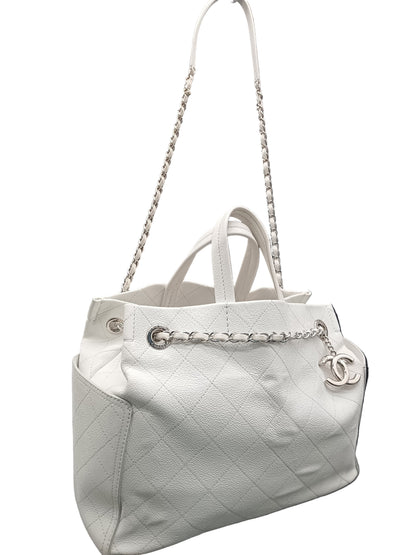 CHANEL Caviar Shoulder Bag