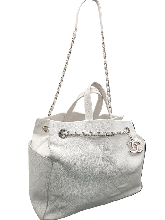 CHANEL Caviar Shoulder Bag