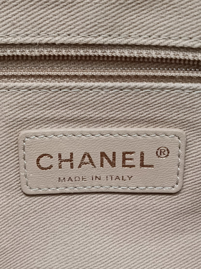 CHANEL Caviar Country Chic Messenger Bag