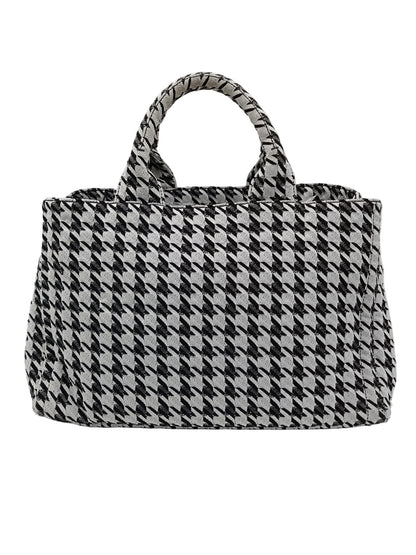 Prada Canapa